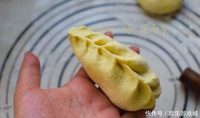 老妈蒸包子用这种面，吃起来甜丝丝的营养也高，包子店都买不到！