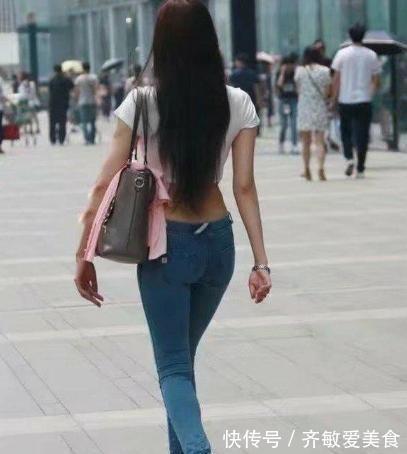 高腰 凶猛,这么紧身的牛仔裤还得往里推,网友:尴尬的癌症已经犯了