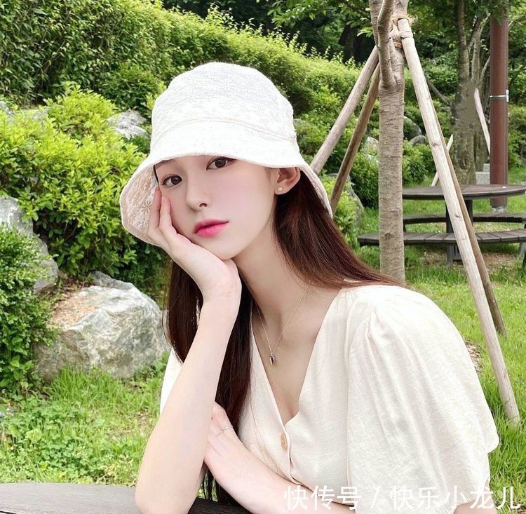 腰线处|腰细大腿粗的女孩别再穿紧身裤了,试试这3种连衣裙,显得时尚可爱
