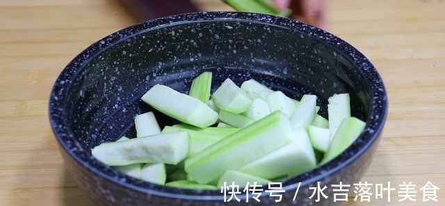 做法|丝瓜别再炒着吃,教你1个新鲜做法,简单美味,营养不流失!
