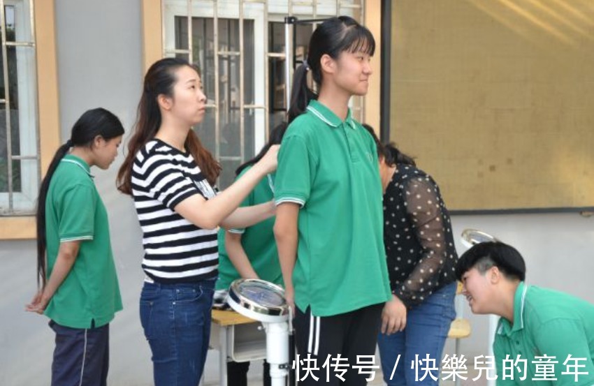 垃圾食品|女孩这一年龄还没到160厘米，或再难长高，找工作受限制