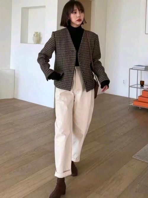 小个子早春穿衣如何显高？试试“九分裤＋低跟鞋”，显高显气场