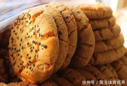 早餐吃得要像“皇帝”？营养师提醒：吃3类食物，还不如不吃更好