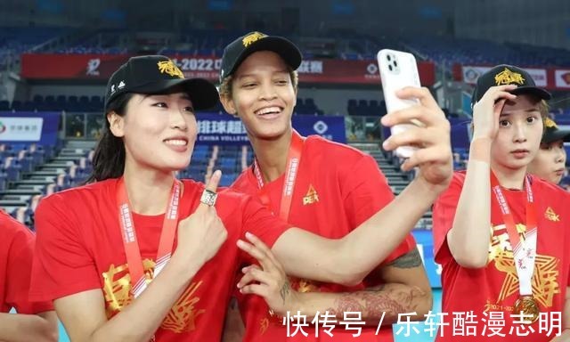 李盈莹|勇夺联赛第 14 冠后,走下领奖台的天津女排又有了新目标