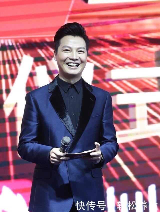 任鲁豫儿子出道和父亲一起登央媒朗诵,完美继承任鲁豫好嗓音!