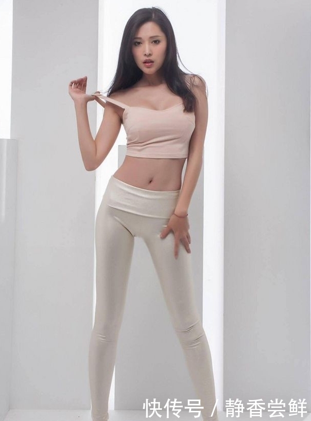 长发|清雅脱俗的长发美女,紧身衣搭配打底裤,尽显丰腴玲珑曲线!