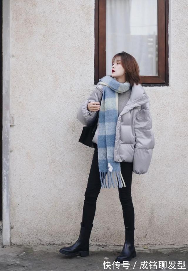 高腰线|羽绒服配打底裤已过气,现在流行豆腐裤和鲨鱼裤,保暖时髦两不误