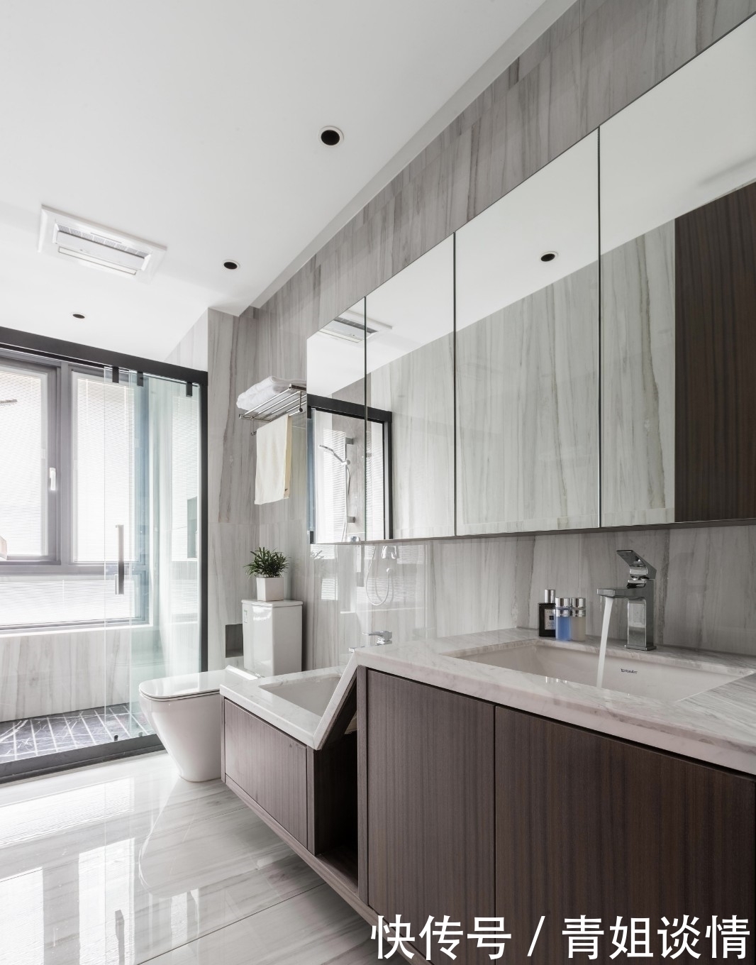 朱砂红|这才是我的理想之家,220㎡大平层设计,进门就被客厅吸引了