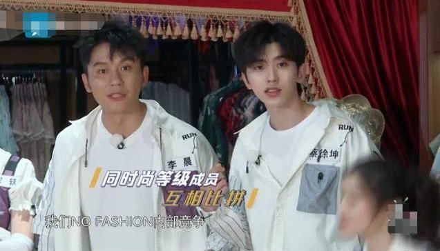 《奔跑吧》收官在即,这两人可能下一季不会再来,杀青照说明一切