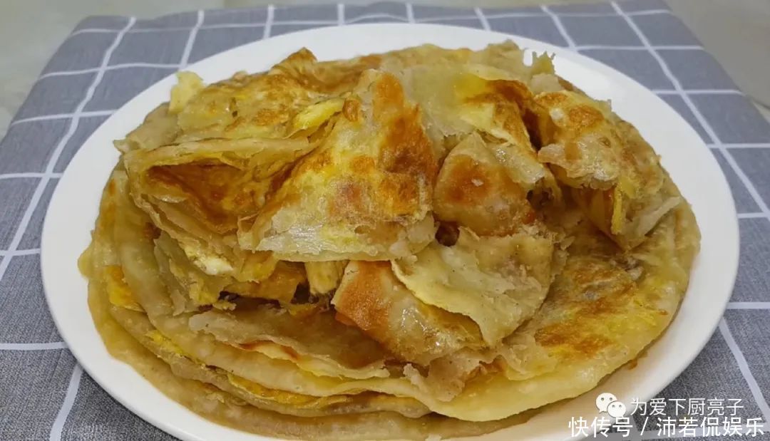  鸡蛋|烙饼这么做太香了，加3个鸡蛋，比手抓饼还香，做一次三天不起早