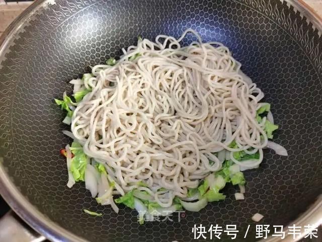 白菜|吃一次就上瘾的炒面，学会你绝对不后悔，吃货简直不能忍！