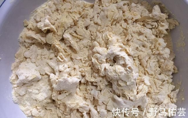 玉米面你最想不到的做法,比蒸馒头简单,像面包一样暄软好吃