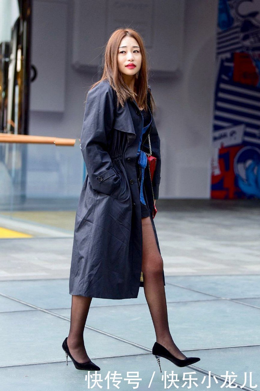 不过时的黑色大衣有多好穿？看了你就知道，给你冬日的法式优雅