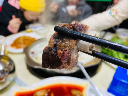 重庆南川特色美食：腊排骨方竹笋火锅，蔬菜免费，还能涮羊肉