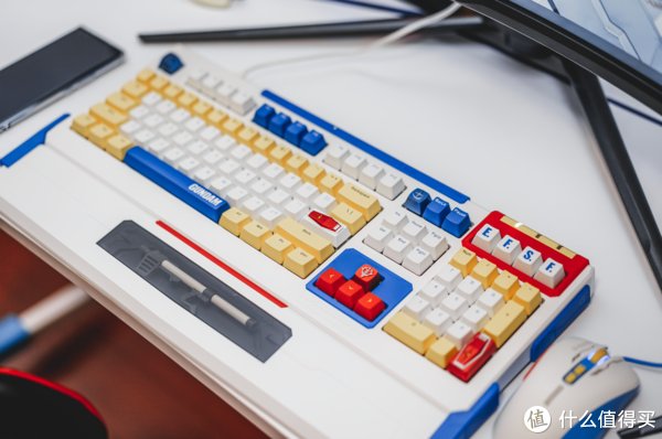 礼物|超彰显“钞能力”的礼物——傲风联名高达电竞桌上手体验