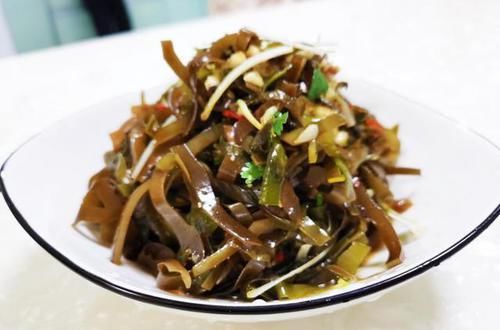 去朋友家吃饭，他媳妇随意做了8道菜，走时心想：下次不能再来了