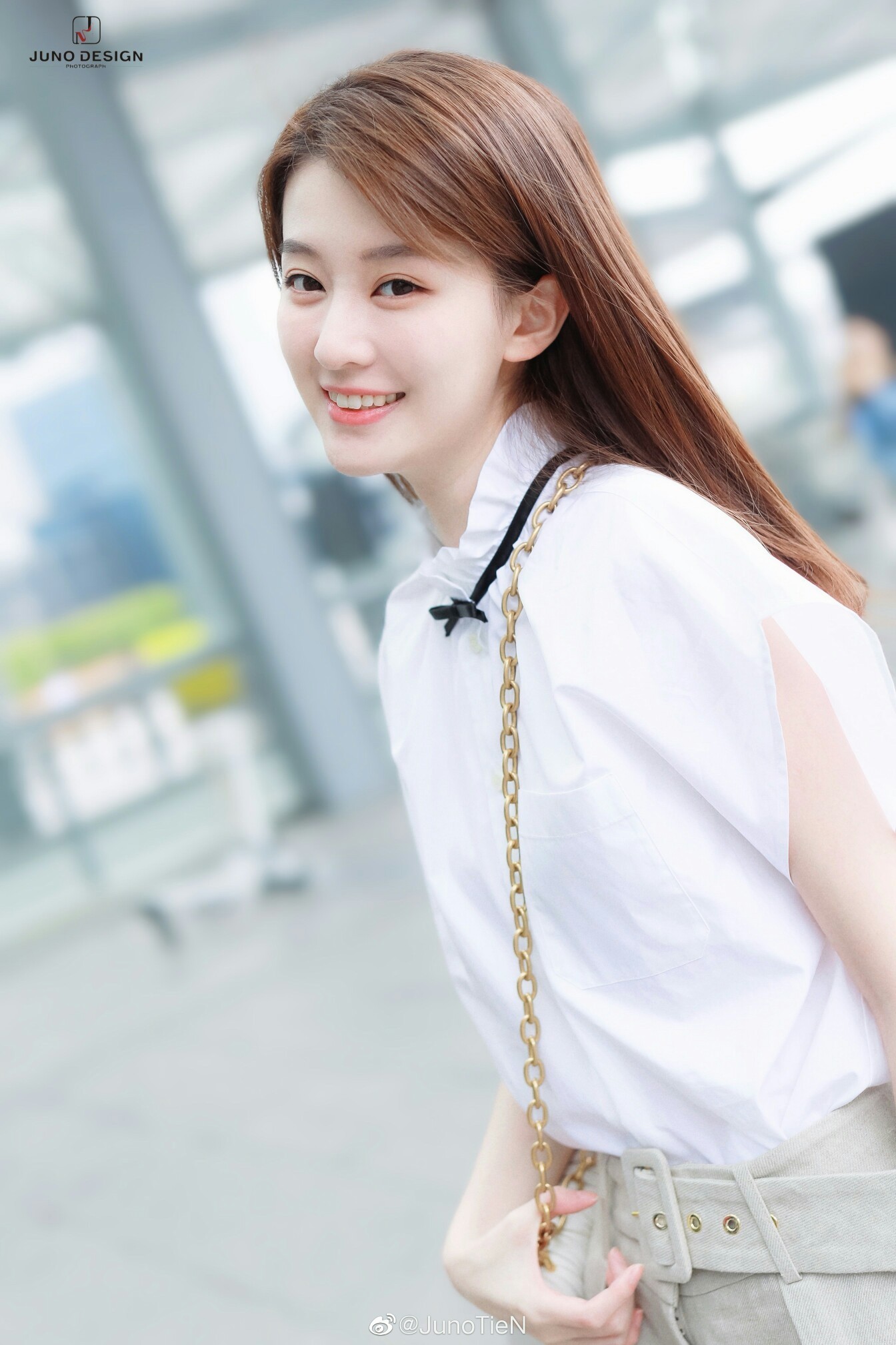 邱瑩瑩|楊紫、蔣欣高度還原《歡樂頌》, 而她無戲可演, 就因為說了那句話