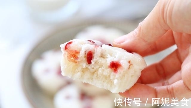 香甜|无需揉面的米发糕,搅一搅、蒸一蒸,香甜Q弹有嚼劲,比馒头简单