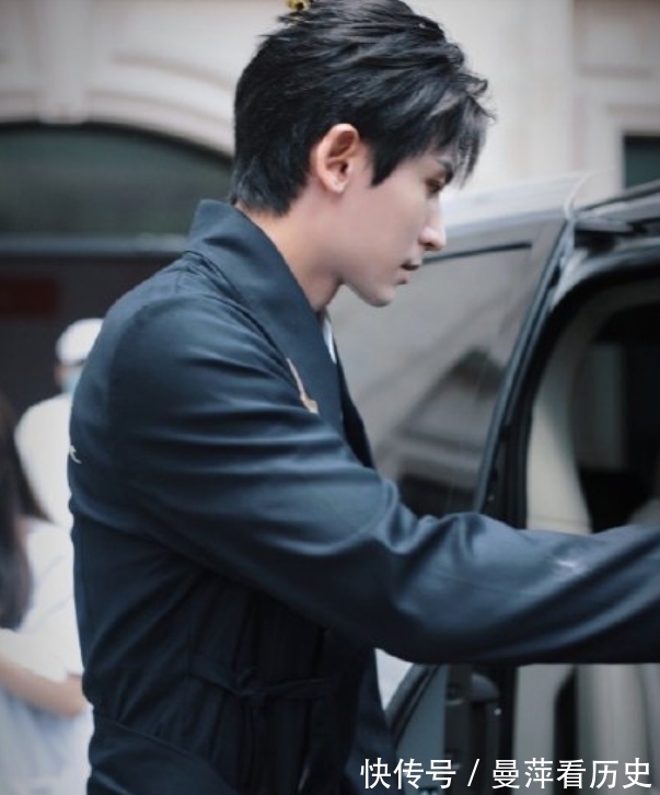 节目|张哲瀚录制节目时被救护车拉走？工作室报平安，全怪代拍？