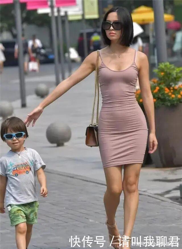 穿搭 连衣裙穿搭干净清爽,凸显脖颈那迷人的小锁骨,令人爱不释手