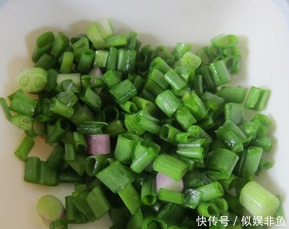 外皮|教你炸萝卜丸子，外皮金黄，内里酥软，再挑食的宝宝也爱吃