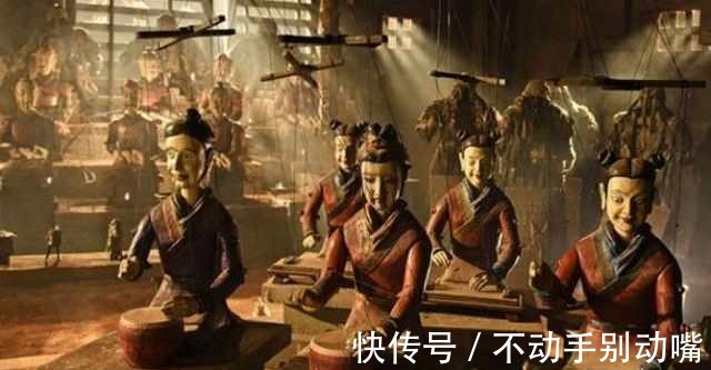 李昇$小孩发现开国皇帝墓葬,考古专家冲进去,看见八个字,气得够呛!