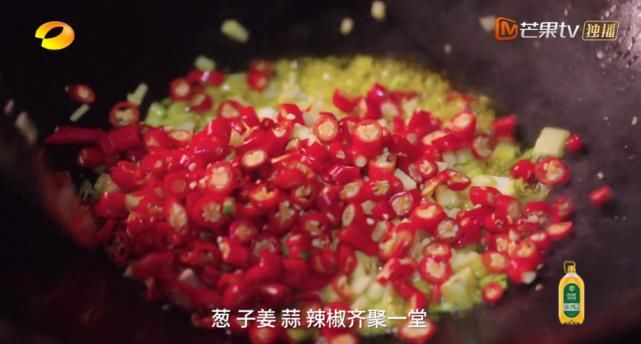 2021超“热辣”下饭片收官，《傲椒的湘菜》这碗辣酱能媲美老干妈