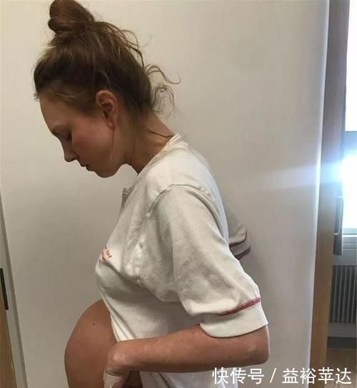 母爱|生完三胞胎后肚子却收不回去,国外宝妈的晒照,诠释伟大母爱