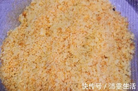 面包糠快速自制方法,5分钟就搞定,成本一块钱,放冰箱能吃半年