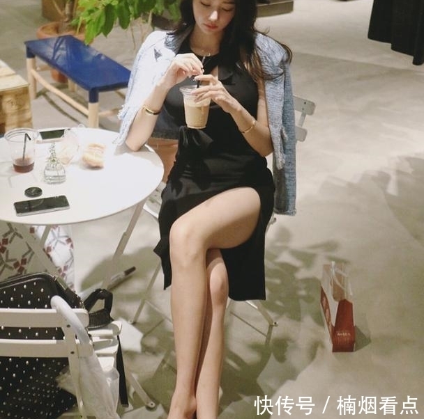 连衣裙:独特的设计,把姣好的身姿包裹在古式的礼服里