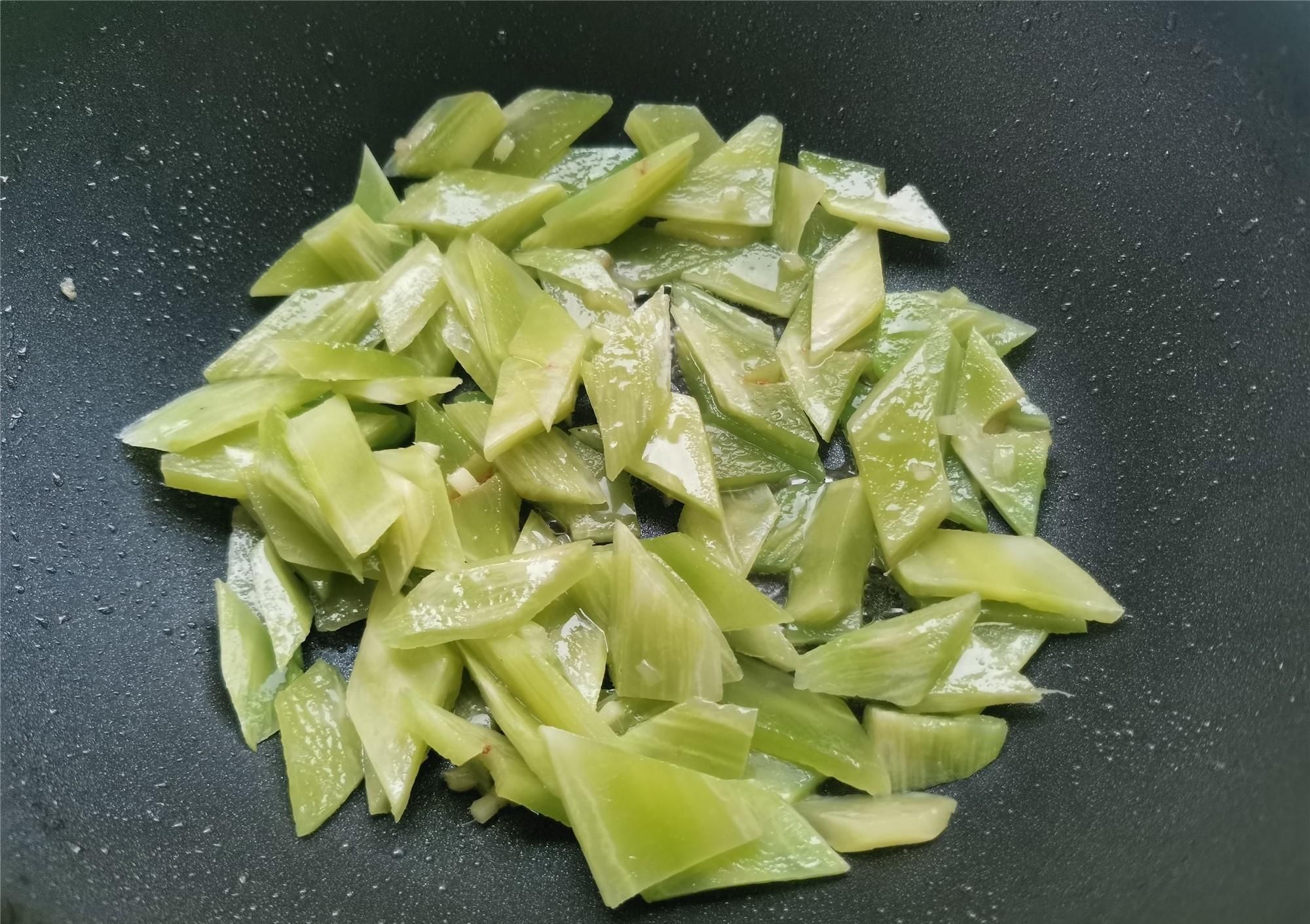 节日家宴素菜小炒，把这三种食材放在一起炒，简单快手，清淡脆嫩