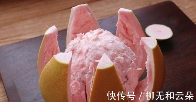 秋季干燥,要常吃这食材,4块一斤营养高,剥好皮再熬一熬好香呀!