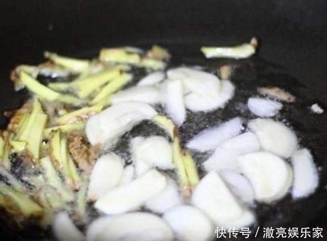 块儿|1头猪只有1块,1块儿不足1斤,肉贩子都舍不得卖,想吃还得攀交情