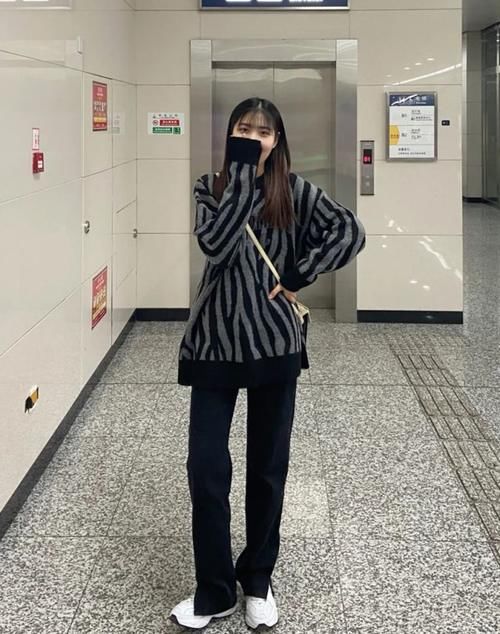 毛衣穿搭不臃肿的搭配技巧都在这儿！照着学穿搭，遮肉显气质