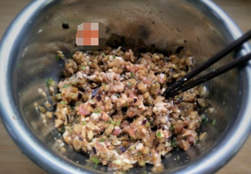 用它来包饺子,味道好鲜美,成本好低,吃一次想十次