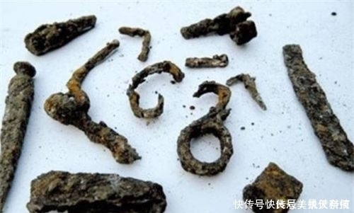 2名工人修复渣滓洞女牢,意外发现1个洞,洞中之物来头不小