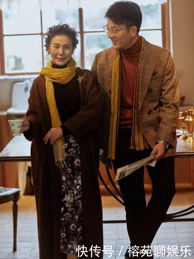 60岁“大妈”时髦火了！穿衣简单又舒服，优雅自信气质不输年龄