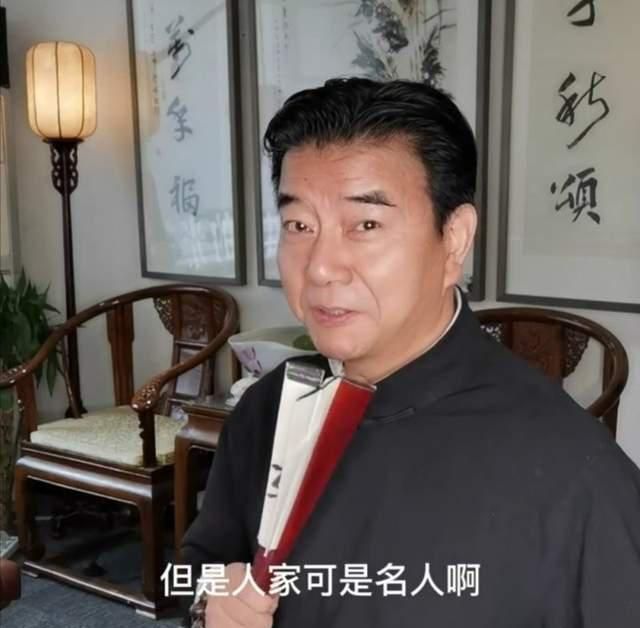 花架子|朱之文写书法闹笑话:写错字还不听劝,拿笔的姿势也是花架子