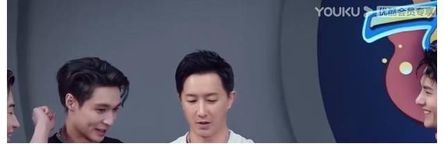 香菜|王一博笑到不能停，喜獲一波王炸新杯子，香菜依舊是最愛！