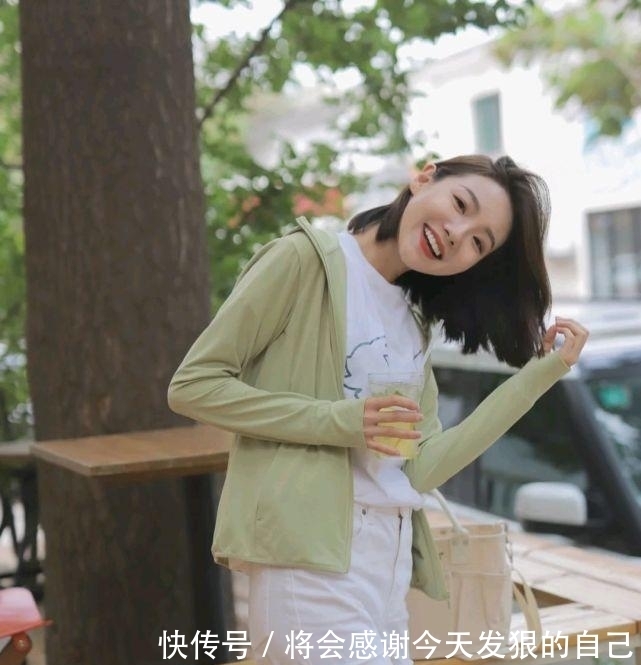 t恤|用精致的穿搭邂逅盛夏，温柔婉约的搭配，释放自身的魅力