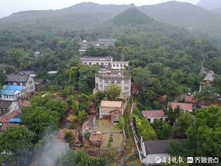 航拍|航拍秋雨绵绵中的章丘朱家峪，村子幽静古朴、充满历史感