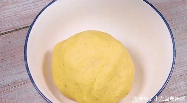 甜甜|甜甜圈最简单做法,不用烤箱不油炸,补钙好消化,比面包还好吃