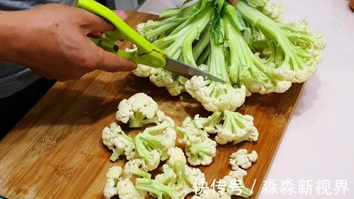 炒花菜时,到底要不要焯水以前没注意,难怪花菜不脆不入味