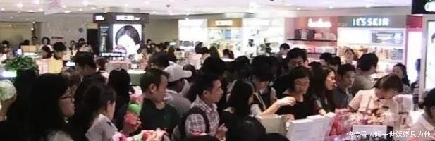 被国人逼上绝路!屈臣氏38元“贱卖”兰蔻粉水,这下雅诗兰黛慌了!