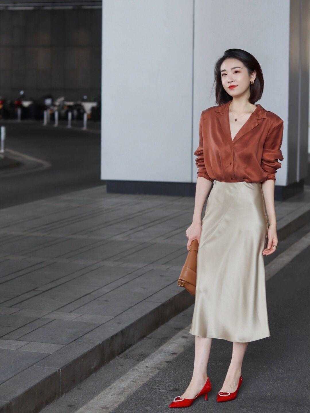 字裙|衬衫的“高级穿法”是这样的,优雅干练又有气场,实用又时髦