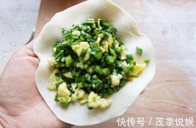 饺子|调韭菜馅,调料越多越难吃!放这3样就够了,又鲜又嫩不出水