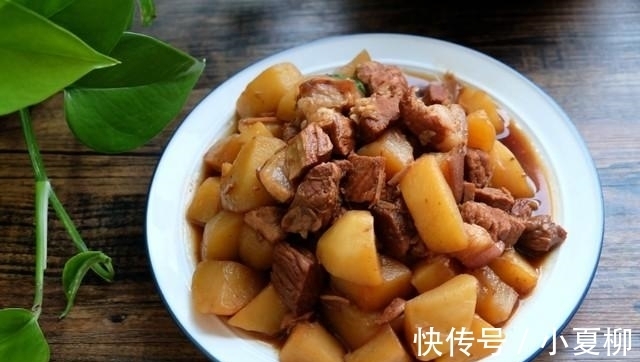 口蘑|假期宅在家,亲手做一桌饭菜,简单几道家常菜,孩子直夸菜真香