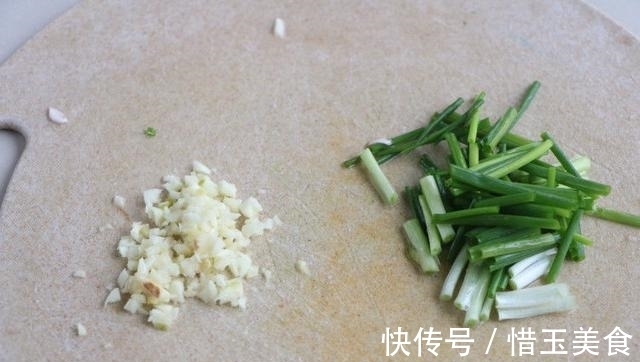 小葱|牛肉炒哪种蘑菇好?试试双孢菇,尤其适合冬天给小孩吃