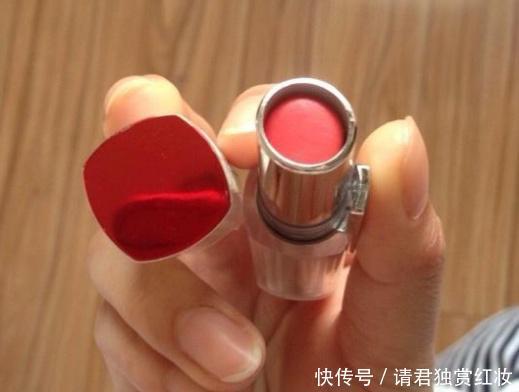 红色|这4种口红,被网评为“黄皮救星”,大红色要靠边站了