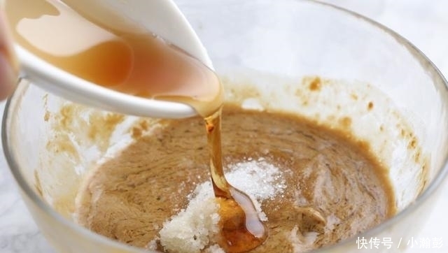 这瓜可以生吃,切成丝,拌一拌就能上桌,味道清新爽口又开胃